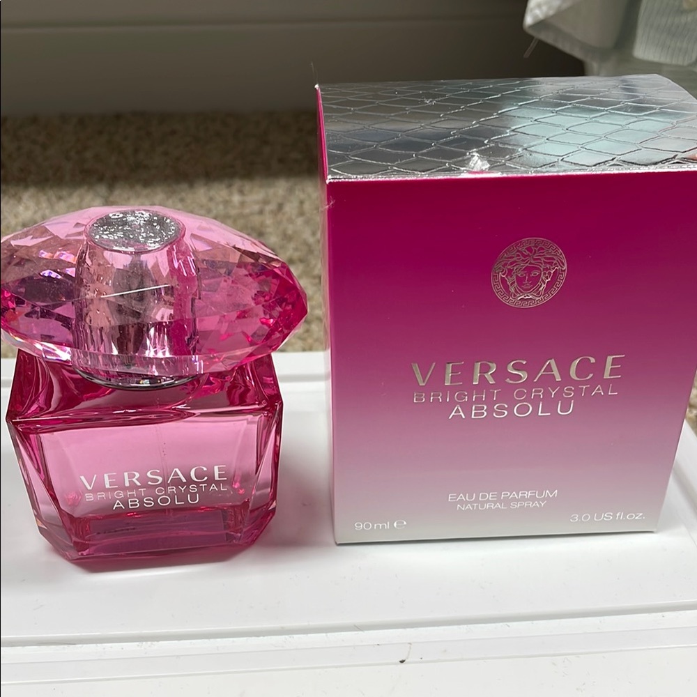 Versace Bright Crystal Absolu in Pink